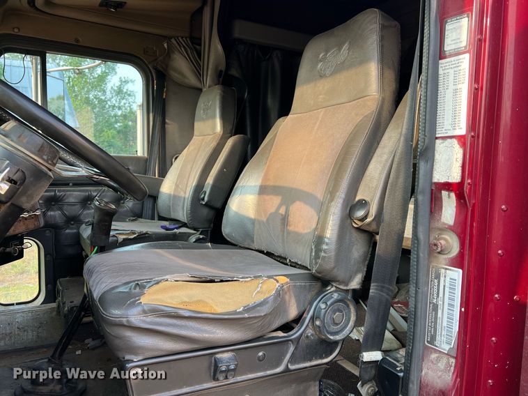 image for item II9150 1999 International 9400  semi truck