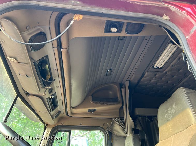 image for item II9150 1999 International 9400  semi truck