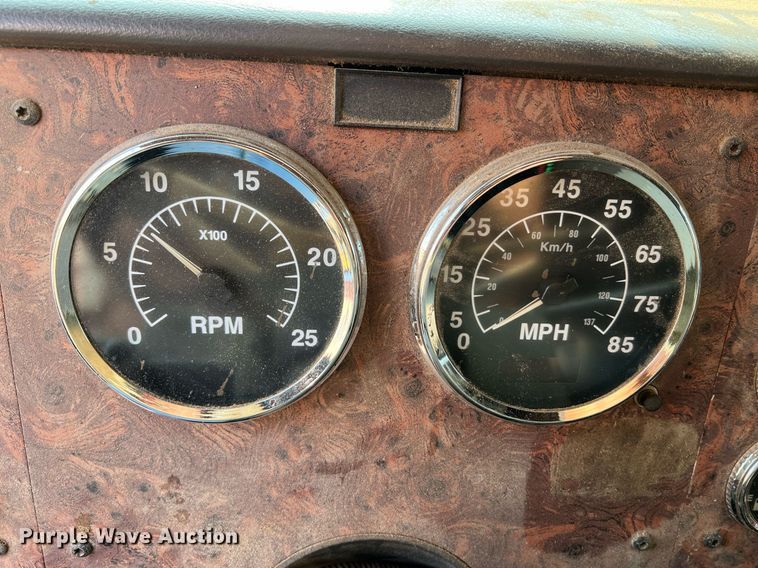 image for item II9150 1999 International 9400  semi truck