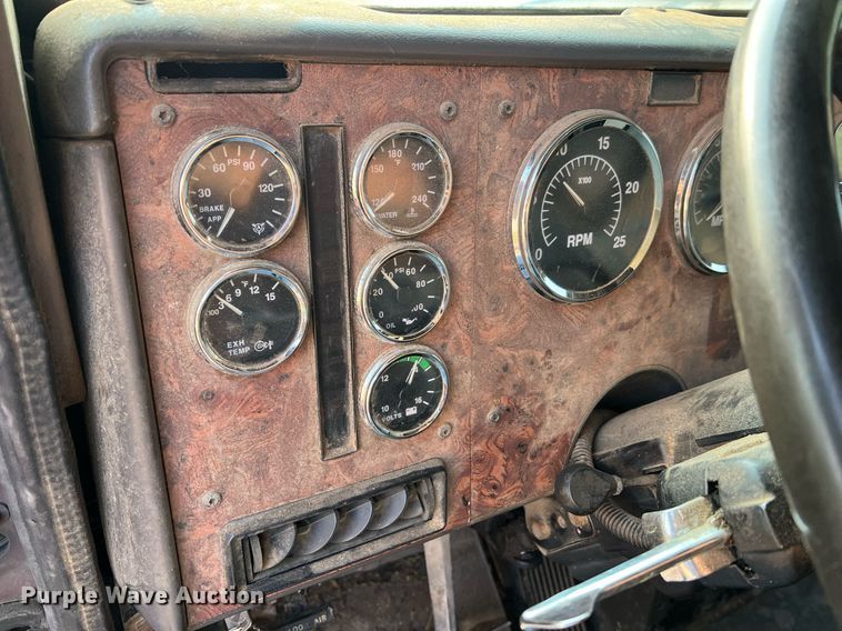 image for item II9150 1999 International 9400  semi truck