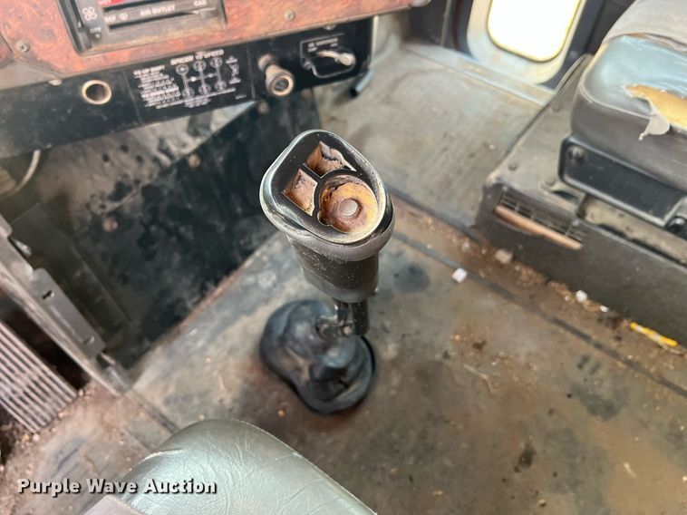 image for item II9150 1999 International 9400  semi truck