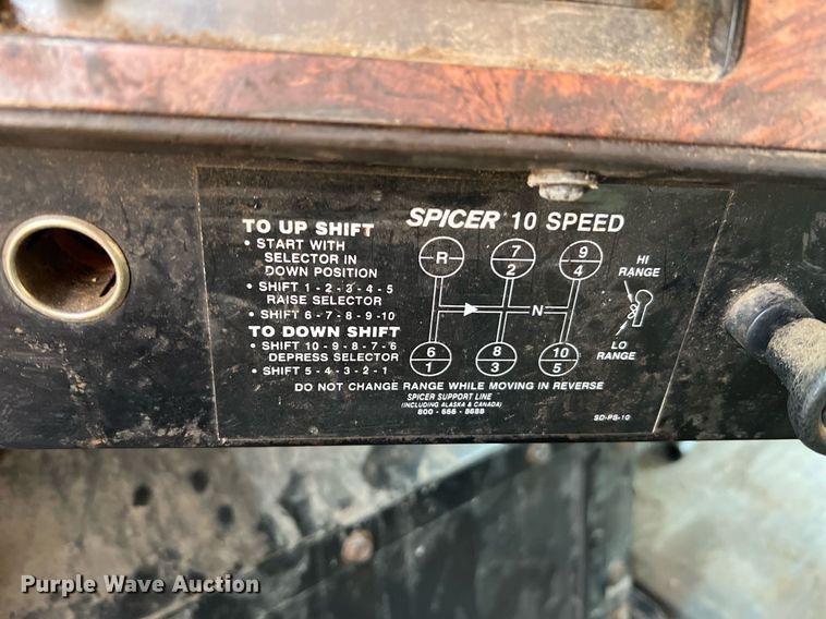 image for item II9150 1999 International 9400  semi truck