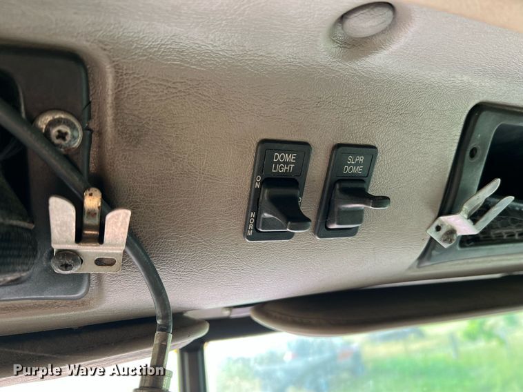 image for item II9150 1999 International 9400  semi truck