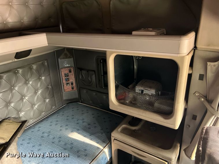 image for item II9150 1999 International 9400  semi truck