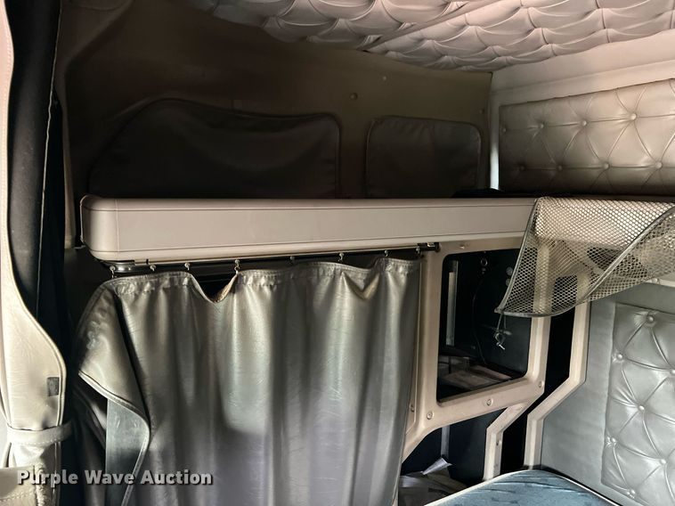 image for item II9150 1999 International 9400  semi truck