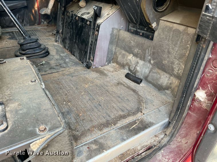 image for item II9150 1999 International 9400  semi truck