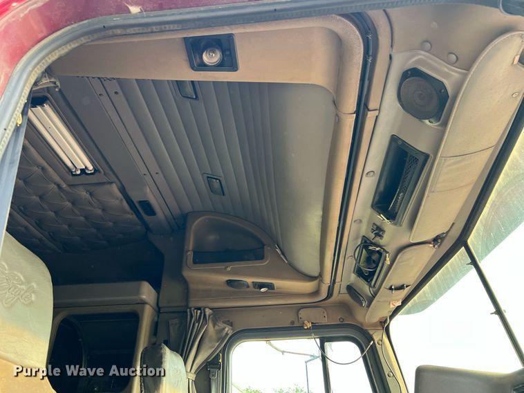 image for item II9150 1999 International 9400  semi truck