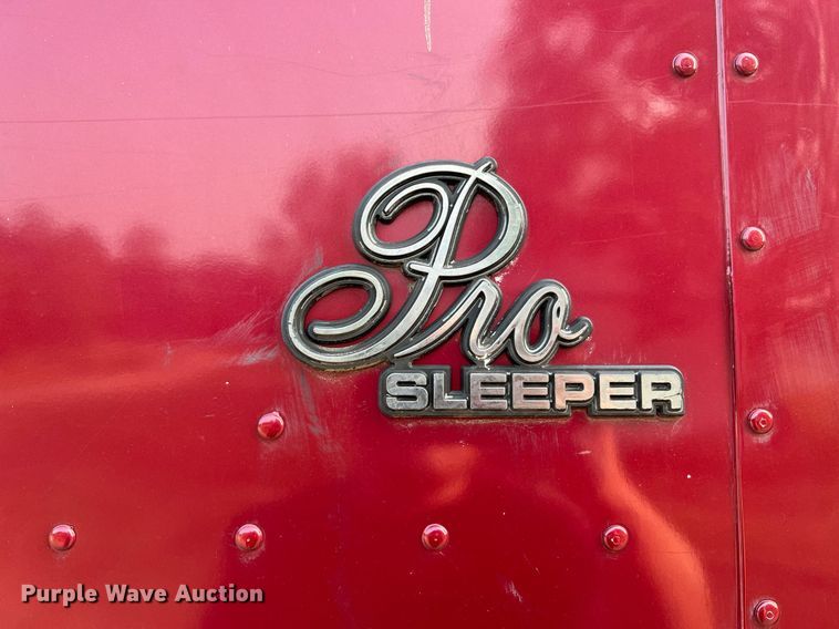 image for item II9150 1999 International 9400  semi truck