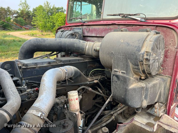 image for item II9150 1999 International 9400  semi truck