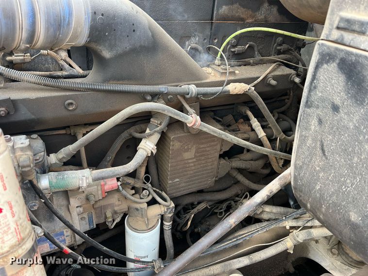 image for item II9150 1999 International 9400  semi truck