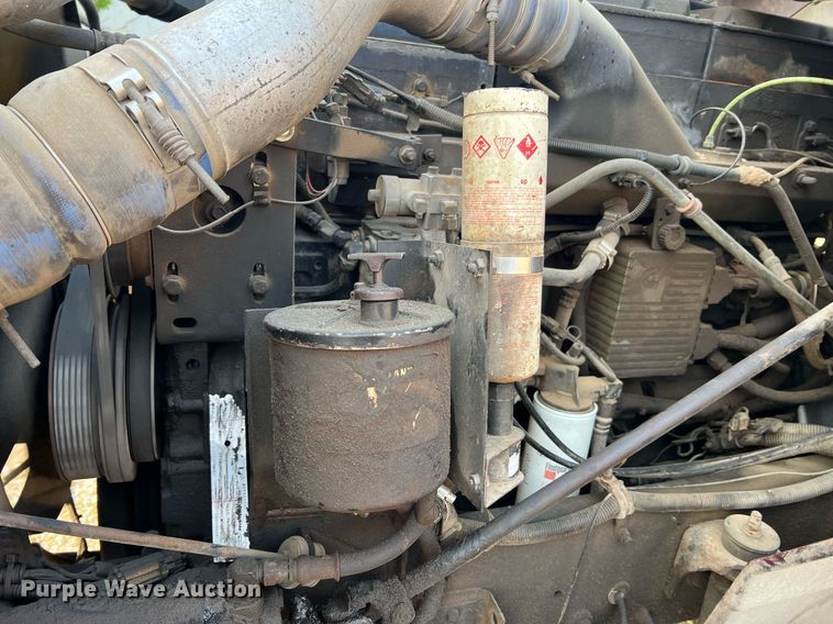 image for item II9150 1999 International 9400  semi truck