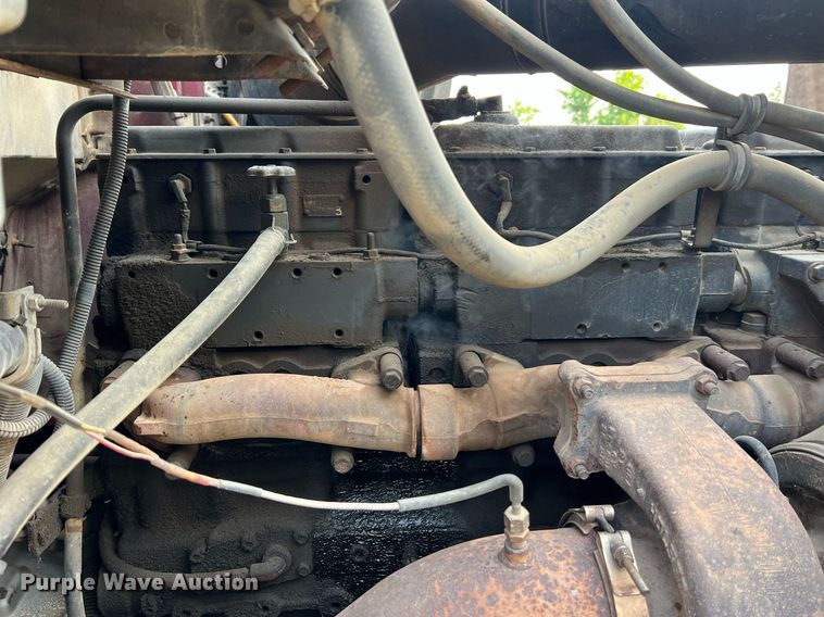 image for item II9150 1999 International 9400  semi truck