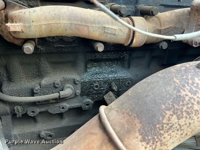 image for item II9150 1999 International 9400  semi truck