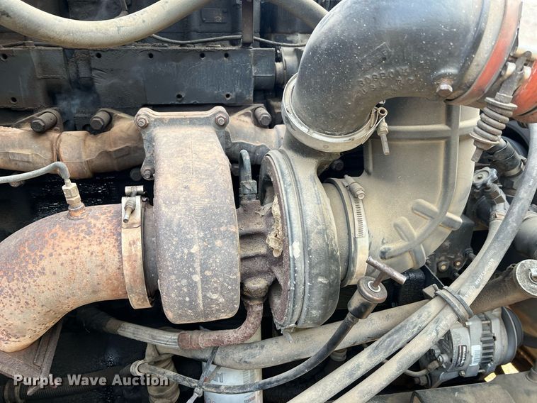 image for item II9150 1999 International 9400  semi truck