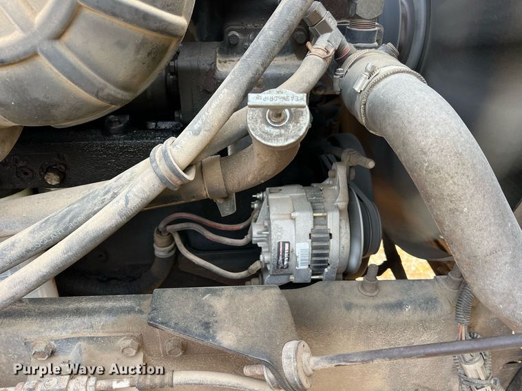 image for item II9150 1999 International 9400  semi truck