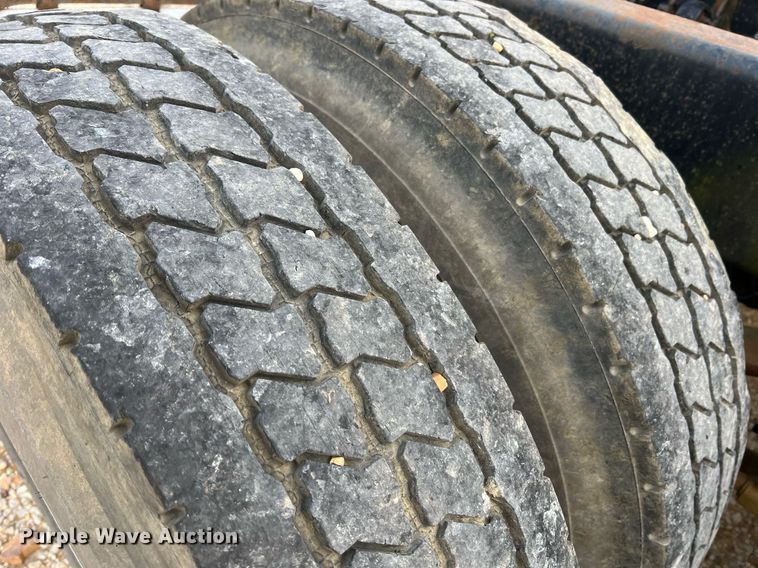 image for item II9150 1999 International 9400  semi truck