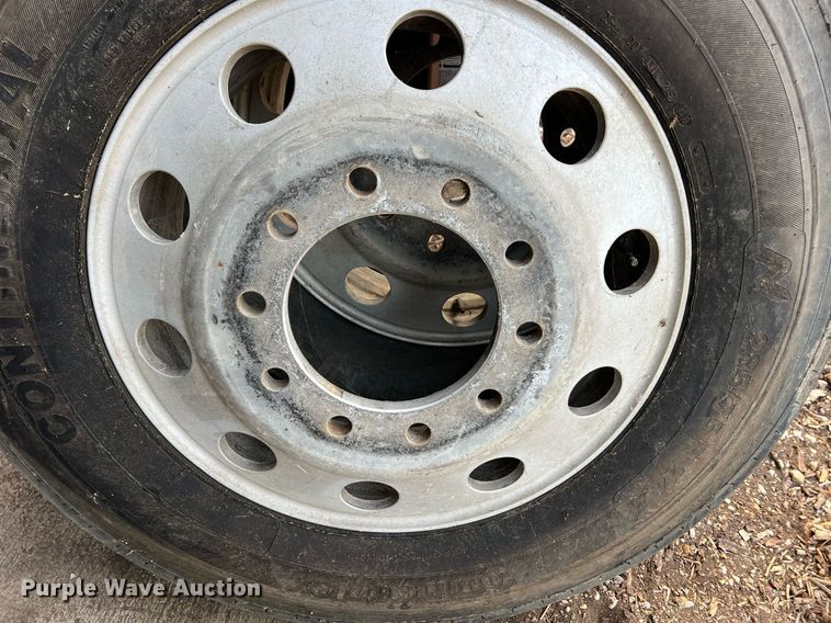 image for item II9151 Tires and wheels