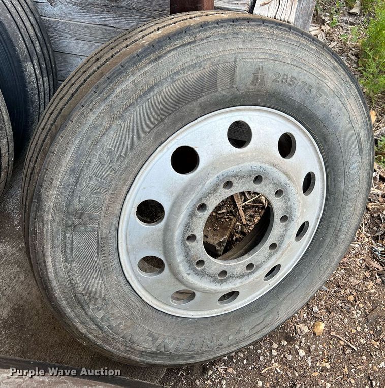 image for item II9151 Tires and wheels