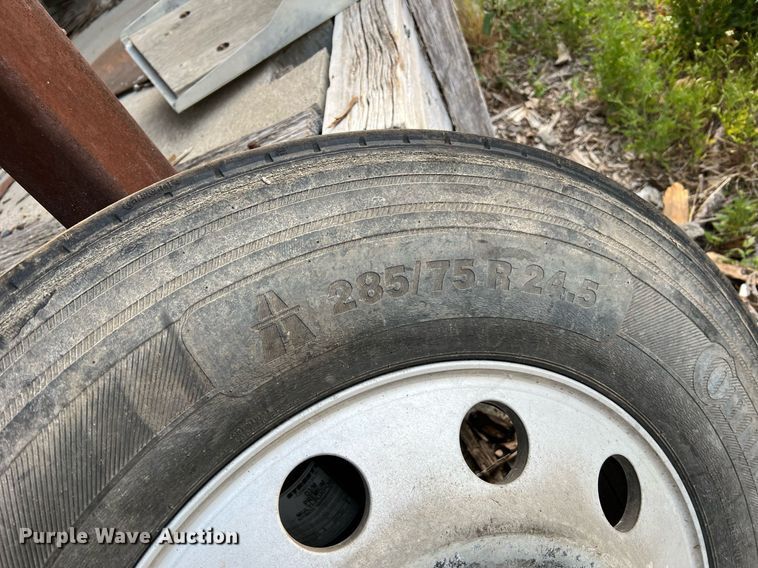 image for item II9151 Tires and wheels