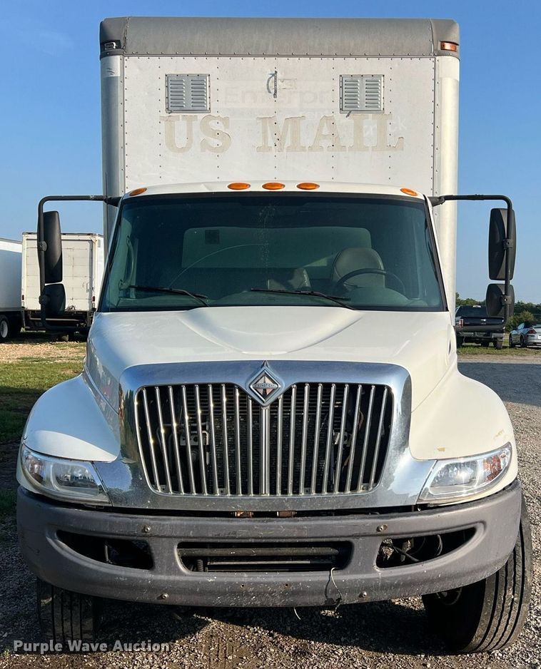 image for item II9199 2005 International 4300  box truck