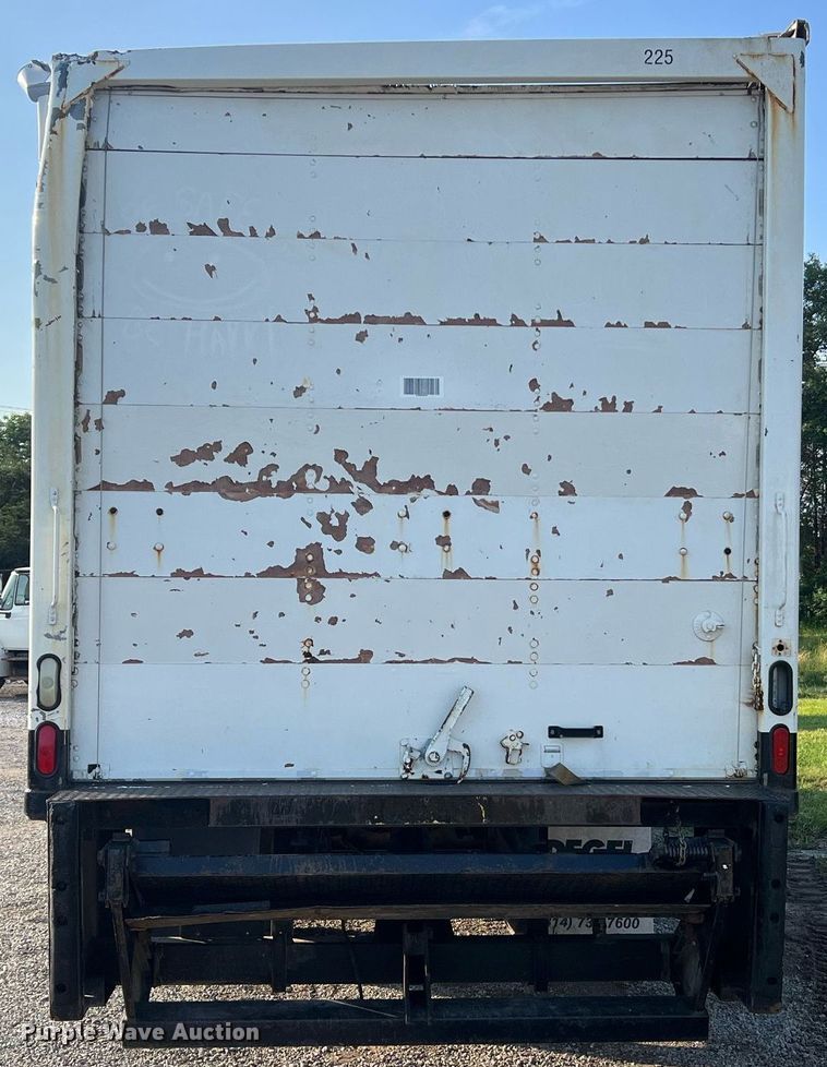 image for item II9199 2005 International 4300  box truck