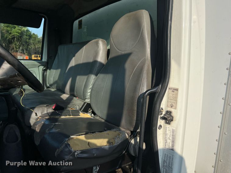 image for item II9199 2005 International 4300  box truck