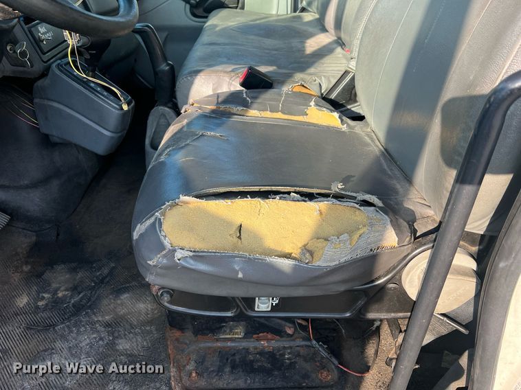 image for item II9199 2005 International 4300  box truck