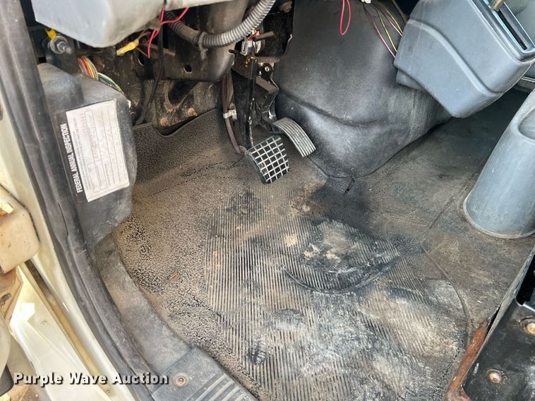 image for item II9199 2005 International 4300  box truck