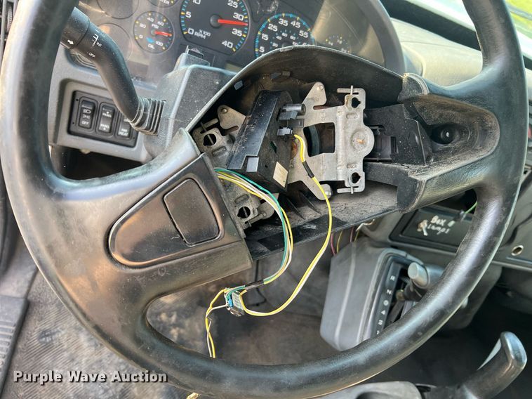 image for item II9199 2005 International 4300  box truck