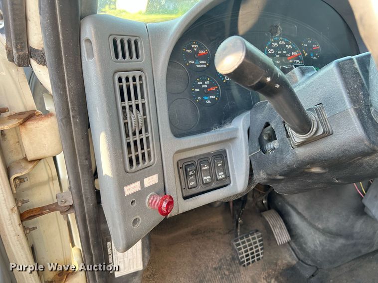 image for item II9199 2005 International 4300  box truck