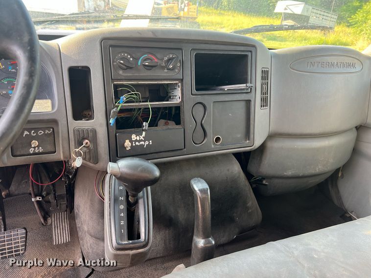 image for item II9199 2005 International 4300  box truck