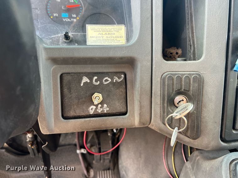 image for item II9199 2005 International 4300  box truck