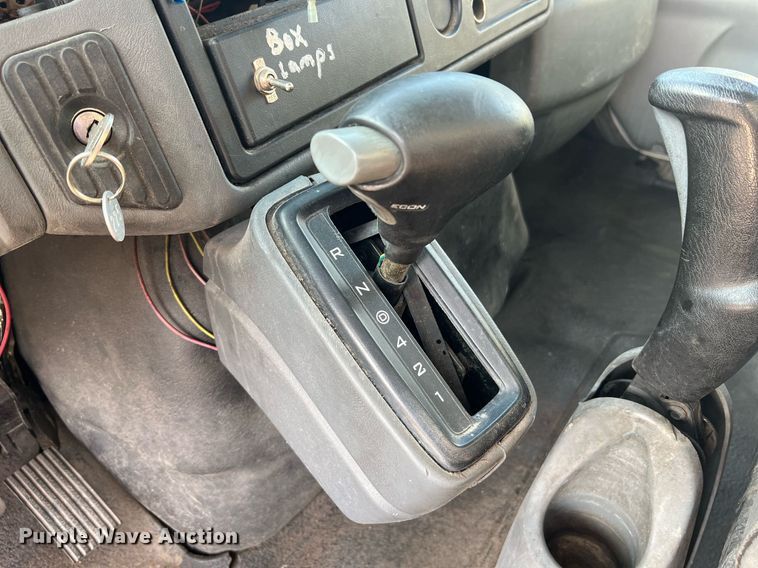 image for item II9199 2005 International 4300  box truck