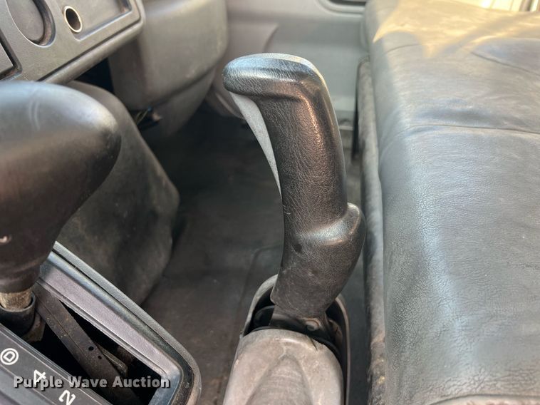 image for item II9199 2005 International 4300  box truck