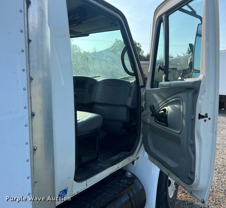 image for item II9199 2005 International 4300  box truck