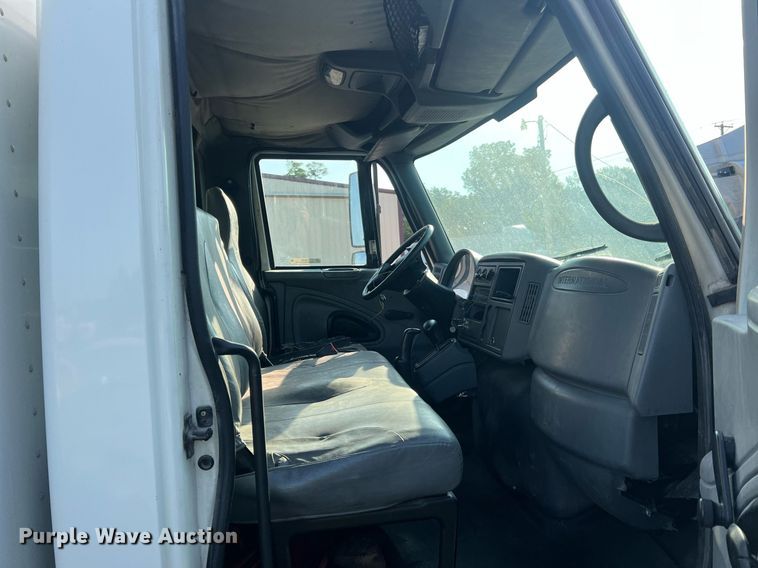 image for item II9199 2005 International 4300  box truck