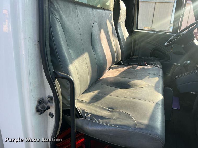 image for item II9199 2005 International 4300  box truck