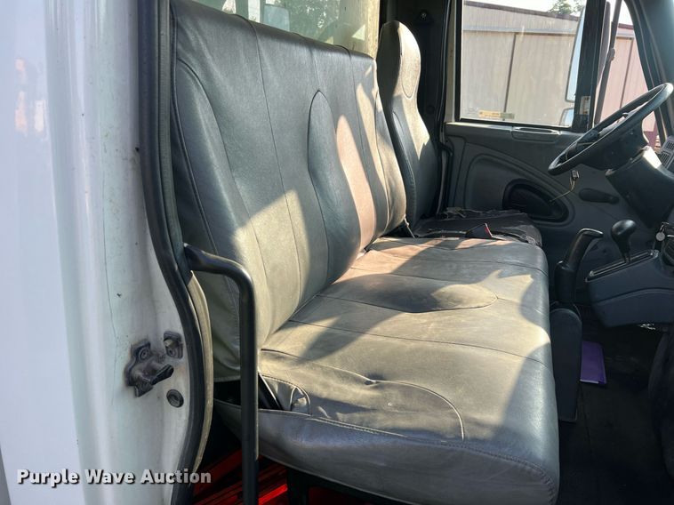 image for item II9199 2005 International 4300  box truck