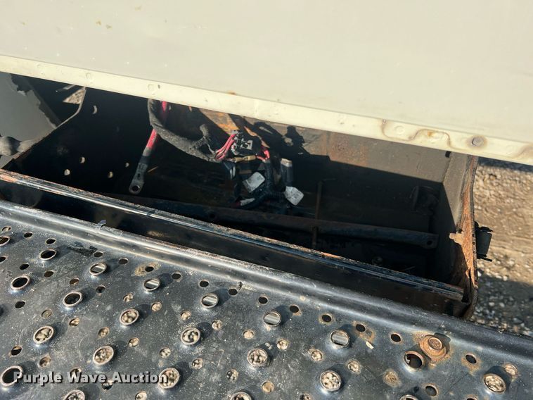 image for item II9199 2005 International 4300  box truck