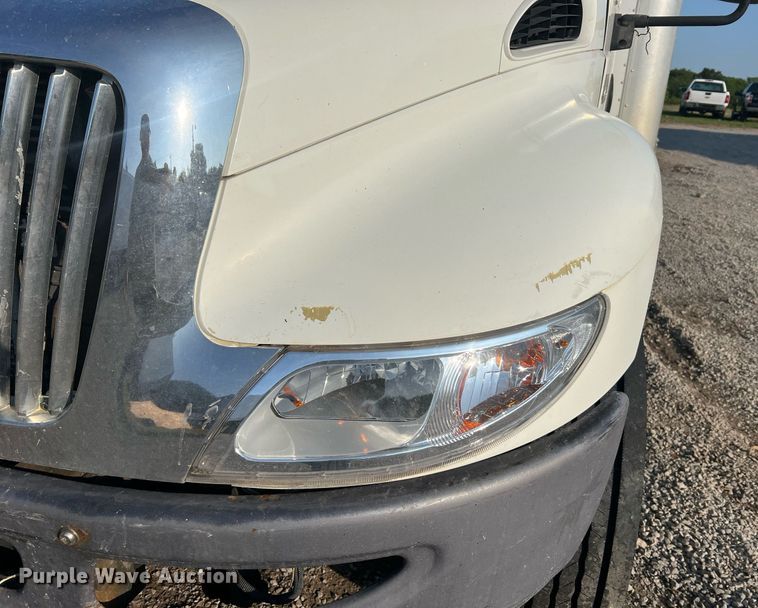 image for item II9199 2005 International 4300  box truck