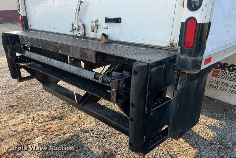 image for item II9199 2005 International 4300  box truck