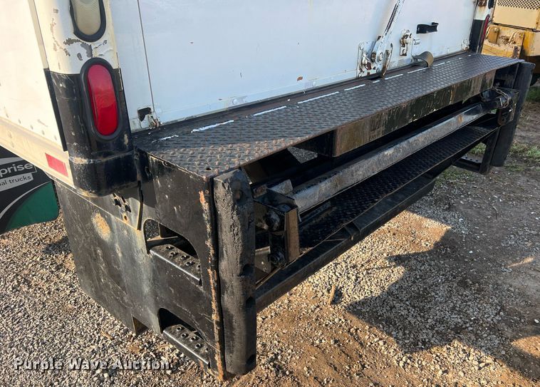 image for item II9199 2005 International 4300  box truck