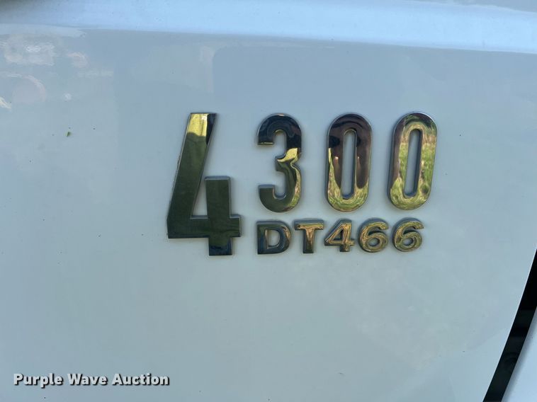 image for item II9199 2005 International 4300  box truck