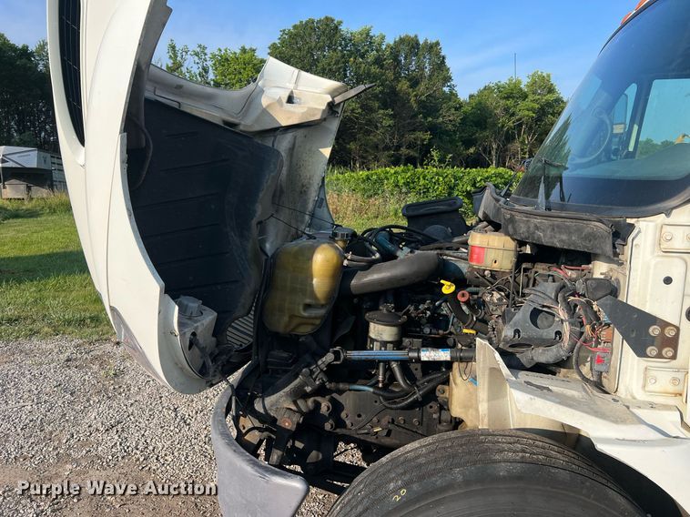 image for item II9199 2005 International 4300  box truck