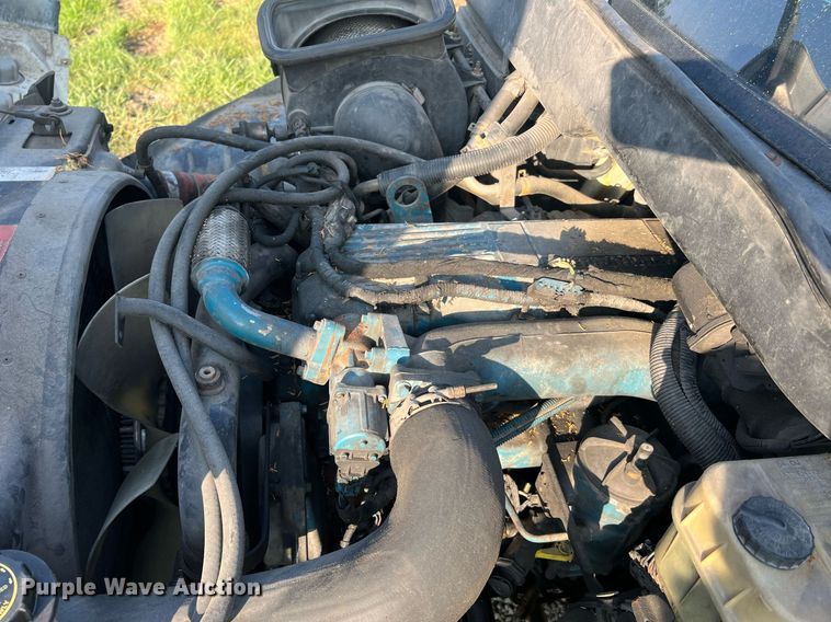 image for item II9199 2005 International 4300  box truck