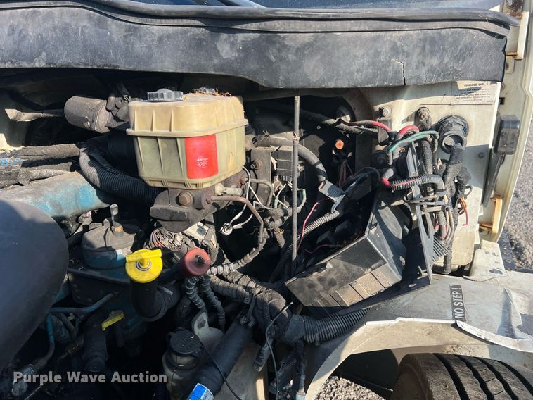 image for item II9199 2005 International 4300  box truck