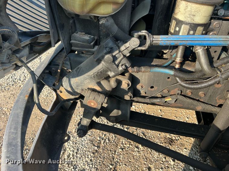 image for item II9199 2005 International 4300  box truck