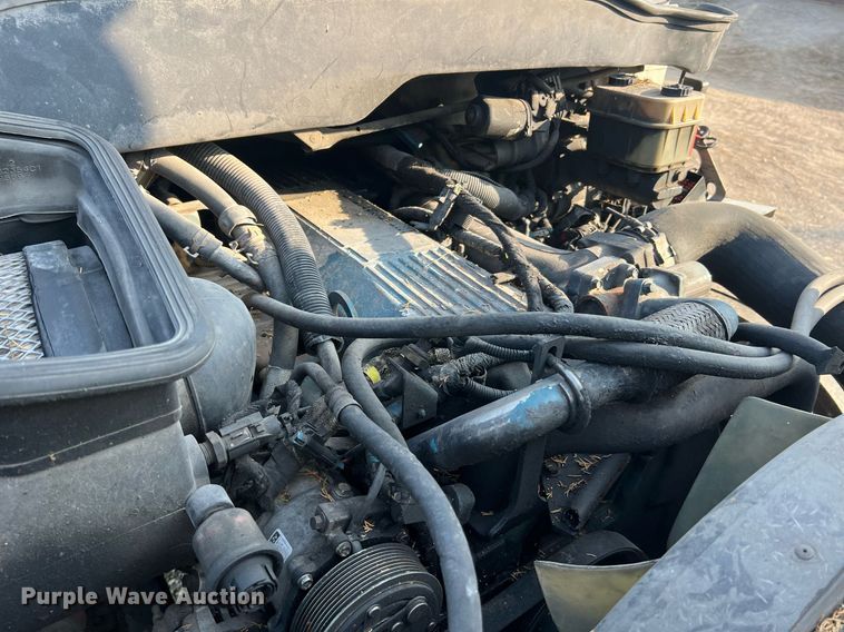 image for item II9199 2005 International 4300  box truck