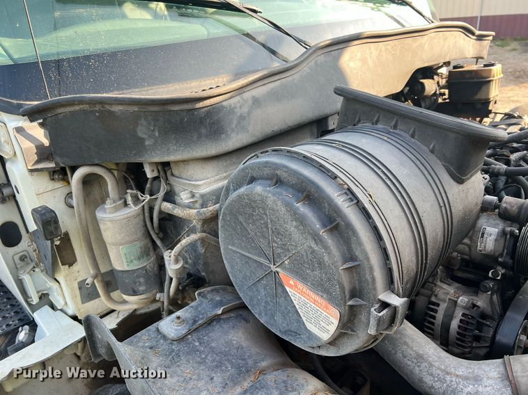 image for item II9199 2005 International 4300  box truck