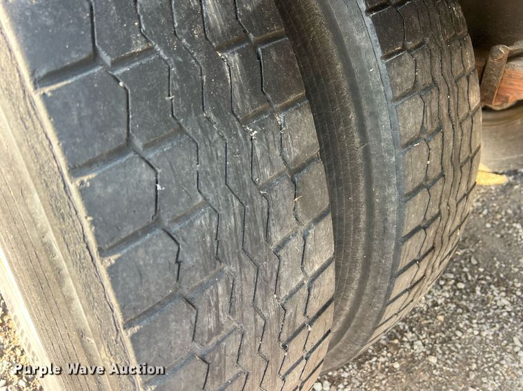 image for item II9199 2005 International 4300  box truck